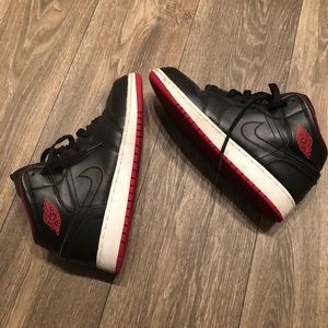 Jordan 1 Mid